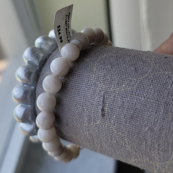 Kinsley Armelle Flurry Bracelet Gold and White Agate Stone On Pepper Beads - Picture 4 of 4